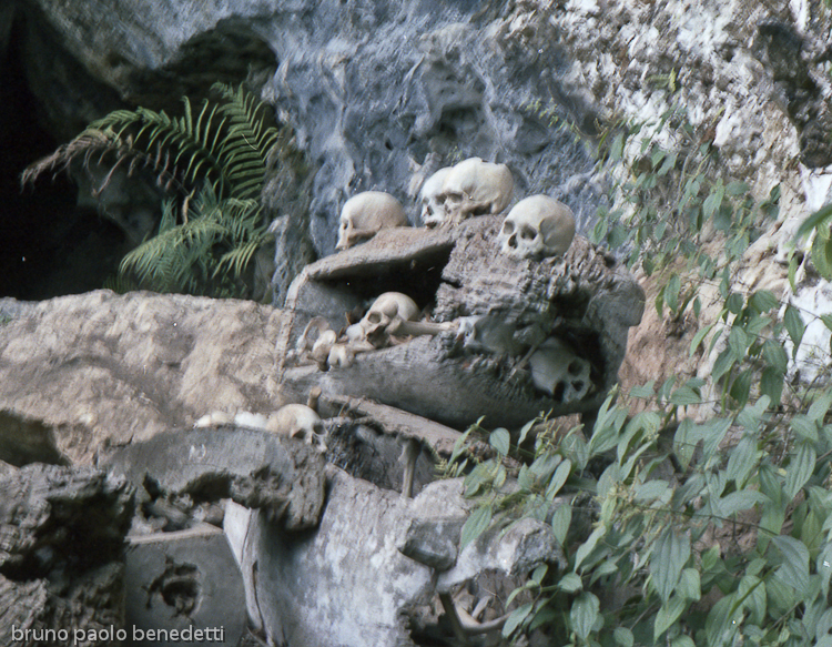 animist cemetery in tana toraja indonesia entrance with skulls